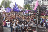 Ribuan pemuda-remaja hadiri Perayaan Paskah GMIM kendati diguyur hujan