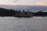 Kapal Sabuk Nusantara kandas di pesisir Pantai Ponelo