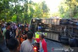 Bus pariwisata terguling di Gunung Kidul  menyebakan seorang meninggal