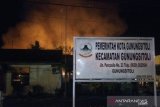 Kantor Camat Gunungsitoli Sumut dan logistik pemilu terbakar