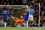 Gol Kompany bawa City tundukkan Leicester dan puncaki klasemen