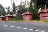 Kios kuliner di objek wisata Gunung Potong terbengkalai