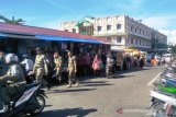 Satpol PP Pariaman tertibkan PKL di fasilitas umum pasar