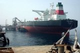 Kru tanker raksasa Iran diinterogasi di Gibraltar