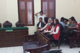 Vanessa Angel tampil berkerudung saat menjalani sidang prostitusi