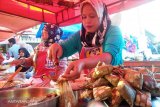Katupek gulai tunjang, makanan favorit warga Pariaman saat berbuka (video)