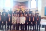 Male Choir Toumuung Catholica Chorus Meriahkan Misa Penutupan HUT-30 KBK