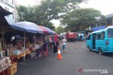 Menjelang hari raya jalan S. Parman jadi lokasi berjualan kue kering
