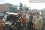 Grand Max tabrak truk sedang evakuasi kecelakaan, 2 meninggal