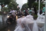 Bulog Sumbar bagi-bagi