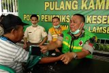 Pemudik cek kesehatan gratis di Posko Kodim