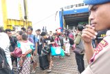 Pelabuhan Simboro Mamuju dipadati penumpang mudik