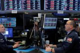 Wall Street turun akibat investor tunggu kemajuan perdagangan AS-China