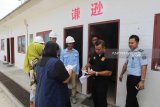 Meski memiliki dokumen lengkap, 9 pekerja China lari saat dirazia
