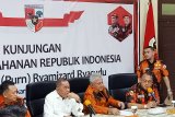 Menhan tunggu penyelidikan helikopter TNI AD