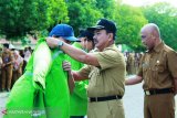 49 petugas kebersihan di Kabupaten Majene dapat kartu BPJS