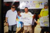 Pemancing klub Erban Biak meraih hadiah longboat fiber