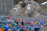 DPR menyarankan industri untuk menciptakan plastik ramah lingkungan