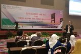 Ade Rai jadi pembicara pada kegiatan sosialisasi Kartu Indonesia Sehat