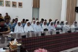 Bupati Kupang lepas 21 jemaah calon haji ke Tanah Suci