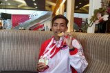 Ilyas rebut tiga emas dari isyarat dua jari mendatar di tribun penonton