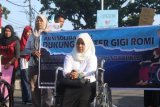 Dari kursi roda Drg. Romi menggugat pembatalannya jadi PNS