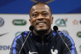 Evra sebut MU 'berantakan setelah kalah dari Spurs