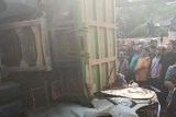 Empat orang meninggal tertimpa truk bermuatan tanah