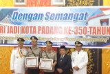 Sukses tekan pungli, Pemkot Padang berikan penghargaan Kapolresta