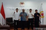 Ketua Umum KONI pertemukan tiga juara dunia tinju asal Indonesia