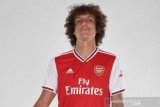 Arsenal resmi meminang David Luiz