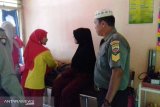 Seorang warga meninggal, puluhan ibu-ibu dirawat usai menyantap lontong di acara Yasinan