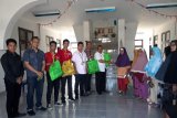 Alfamart-BMCI membagikan sembako untuk warga miskin Boltim