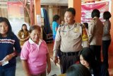 Polwan Polda Sulawesi Utara bakti kesehatan di Desa Makalisung