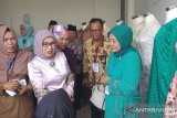 Mufidah Jusuf Kalla tinjau sekolah sentra tenun Lintau Buo