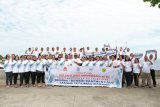 Ditlantas Polda Sulawesi Utara tanam terumbu karang di Pantai Manado