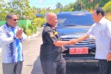 Mantan Sekretaris Daerah Biak Numfor kembalikan mobil dinas ke pemerintah
