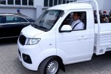 Jokowi jajal mobil bak Bima produksi Esemka