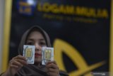 Harga emas Antam anjlok Rp5.000 per gram menyusul pasar global