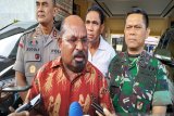 Gubernur Enembe akan telusuri penyebab kepulangan seribuan mahasiswa Papua