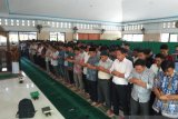 BJ Habibie wafat - Dosen-mahasiswa UNM gelar salat gaib untuk BJ Habibie