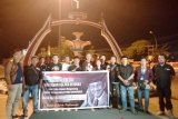 Wartawan Kolaka Nyalakan Seribu Lilin Mengenang Tokoh Kebebasan Pers