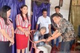 Pemkab Mitra salurkan bantuan bagi Lansia