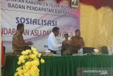 Wabup Wondama ingatkan pelaku usaha taat bayar pajak