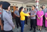 Polres dan Bhayangkari Tomohon beri bantuan panti asuhan Nazaret