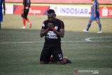Persipura lawan Persib seri 1-1 pada babak pertama
