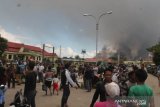 200-an warga Yalimo mengungsi ke Wamena Jayawijaya setelah eks kantor bupati terbakar