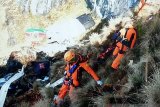 Jenazah korban kecelakaan pesawat Twin Otter dievakuasi ke RSUD Mimika