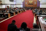 Puluhan mahasiswa pendemo bermalam di ruang paripurna