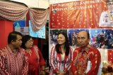 Dekranasda Mitra tampilkan kerajinan unggulan